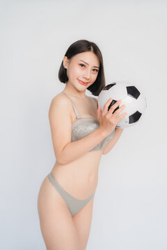 国米提出邓弗里斯与万比萨卡互换计划遭曼联拒绝